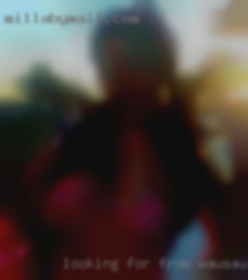 Looking for a woman  from Wausau, Wisconsin for a threesome.